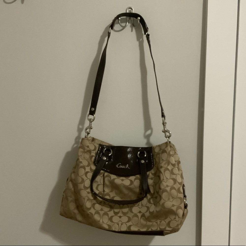 Crossbody COACH NY Purse!